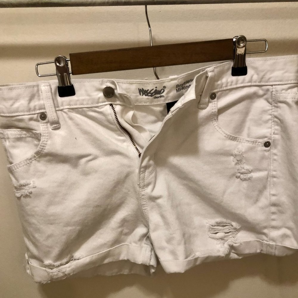 White Boyfriend Midi Distressed Shorts size 4
